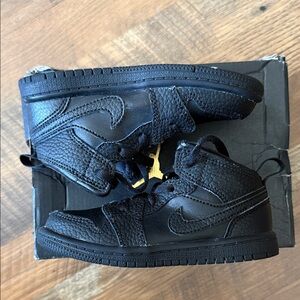 Nike Jordan 1 Mid (TD) Sneakers